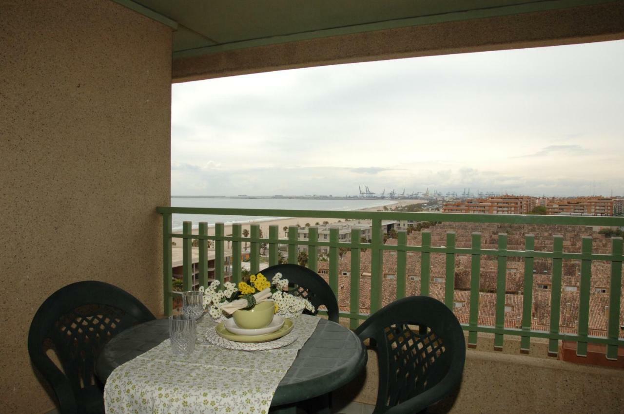 Accommodation Beach Apartments Валенсия Экстерьер фото